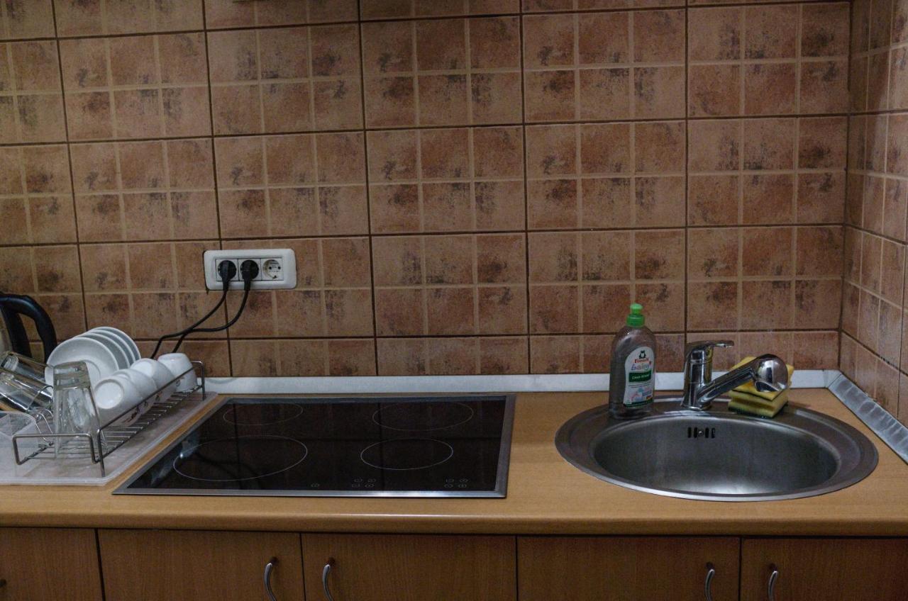 Diana'S Apartment Arad Bagian luar foto